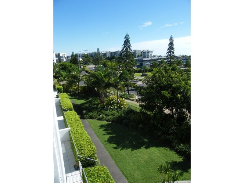 12/4 Grand Parade, Kawana Island QLD 4575