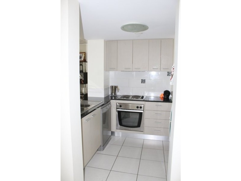 12/4 Grand Parade, Kawana Island QLD 4575