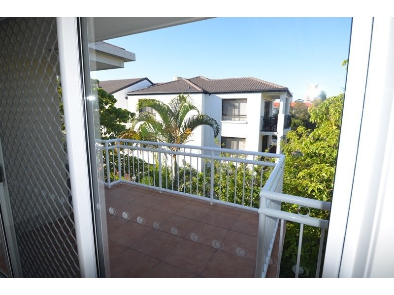 19/37 Mawarra Street, Chevron Island QLD 4217