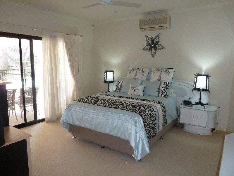 4 Mulgrave Crescent, Varsity Lakes QLD 4227