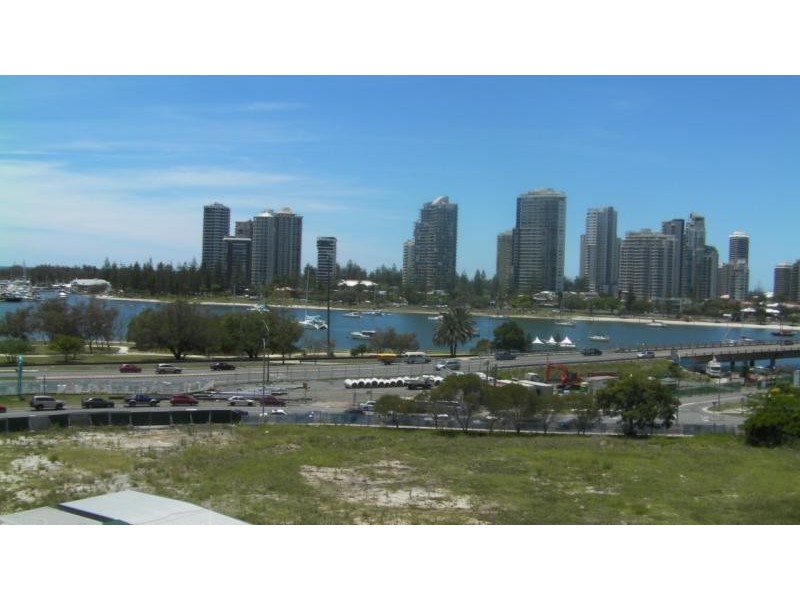 1108/1 Como Crescent, Southport QLD 4215