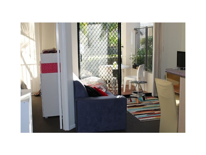 12/7-13 Barranbali Street, Chevron Island QLD 4217