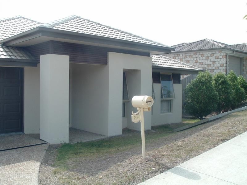 29 Frankland Ave, Waterford QLD 4133