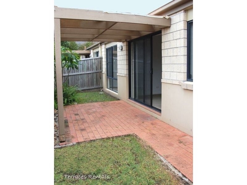 1a/24 Amsonia Court,, Arundel QLD 4214