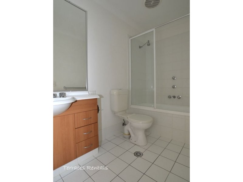 1a/24 Amsonia Court,, Arundel QLD 4214