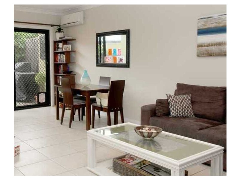 2/22 Lantau Crescent, Varsity Lakes QLD 4227