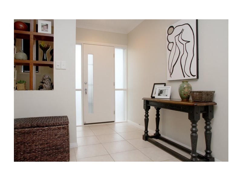 2/22 Lantau Crescent, Varsity Lakes QLD 4227