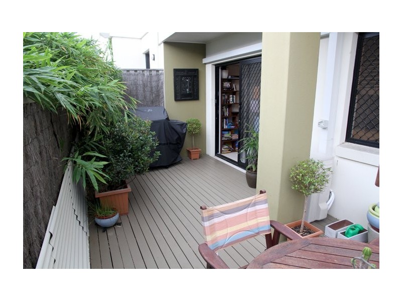 2/22 Lantau Crescent, Varsity Lakes QLD 4227