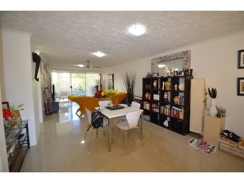 12/37 Mawarra Street, Chevron Island QLD 4217