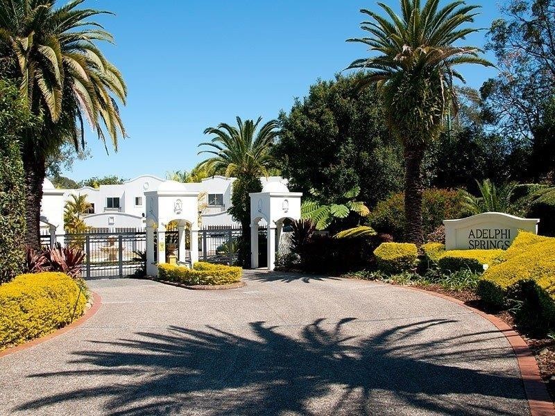 11/100 Cotlew St East, Southport QLD 4215