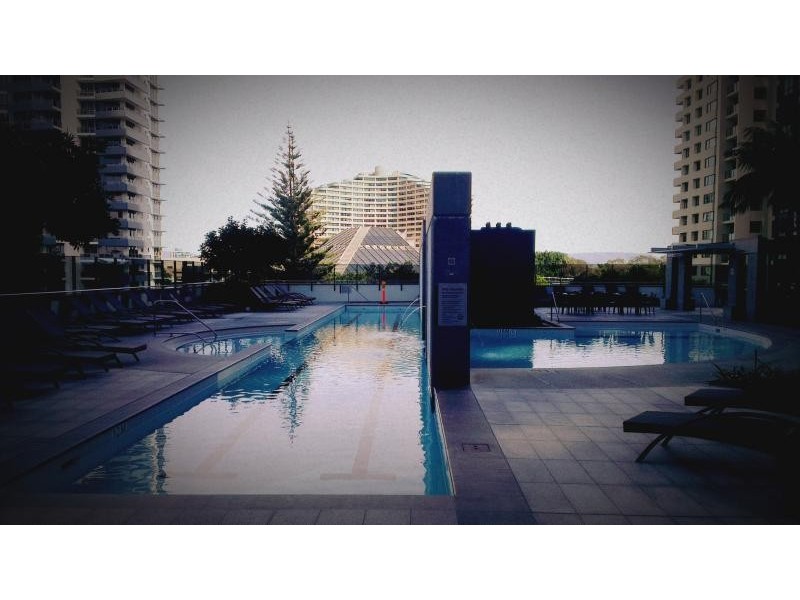 21 ELIZABETH AVENUE, Broadbeach QLD 4218