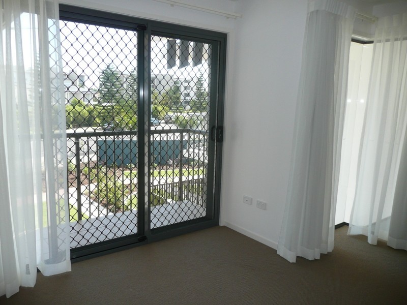 34/10 Grand Parade, Kawana Island QLD 4575