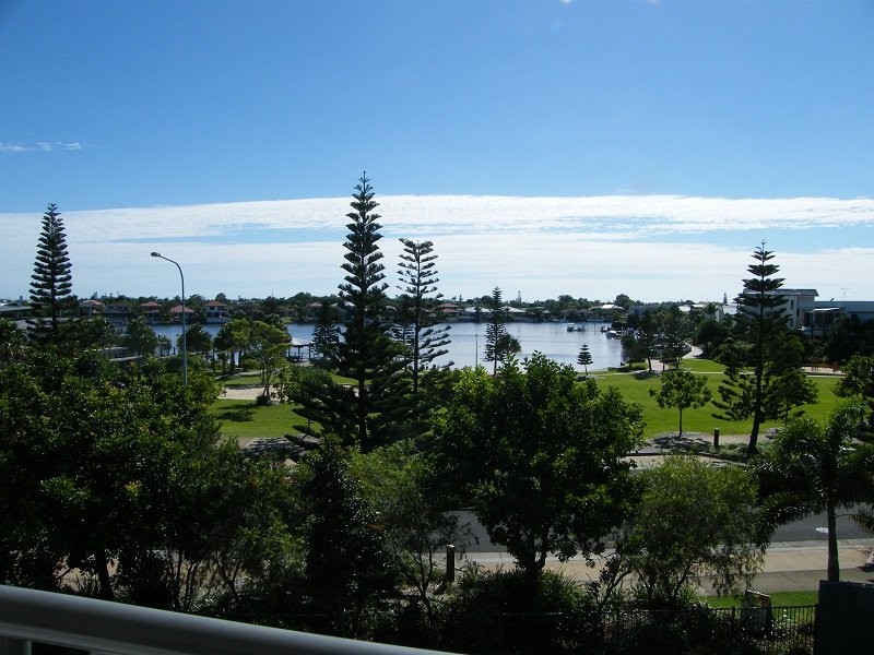 43/4 Grand Parade, Kawana Island QLD 4575