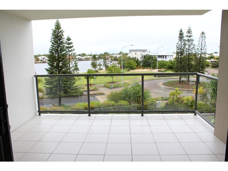 43/4 Grand Parade, Kawana Island QLD 4575