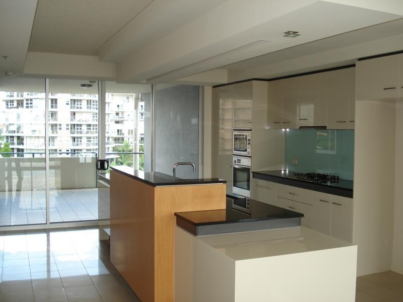 98 Thorn St, Kangaroo Point QLD 4169