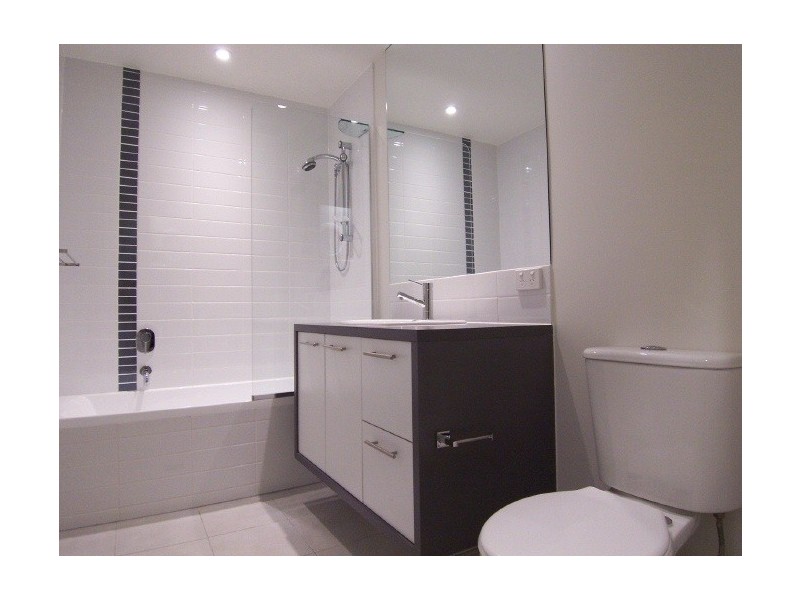 110/2 Riverwalk Ave, Robina QLD 4226