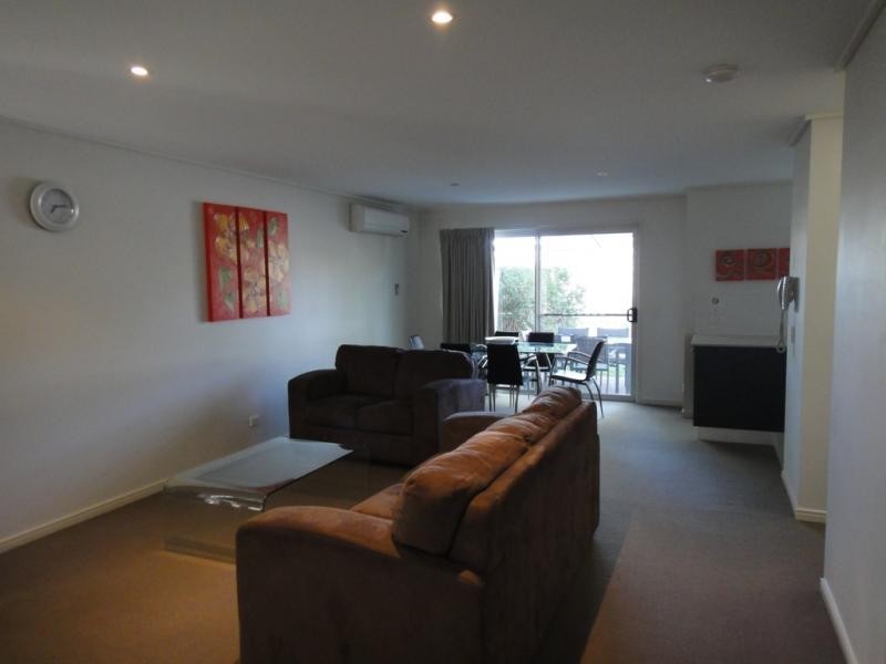 2/68 Pulgul Street, Urangan QLD 4655