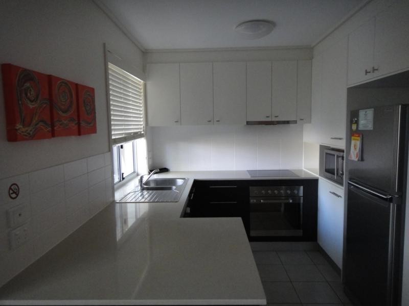 2/68 Pulgul Street, Urangan QLD 4655