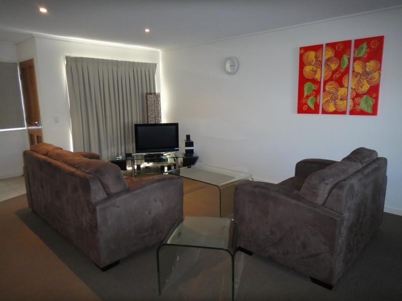 2/68 Pulgul Street, Urangan QLD 4655