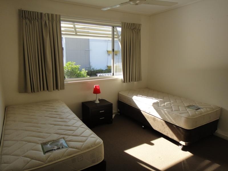 2/68 Pulgul Street, Urangan QLD 4655