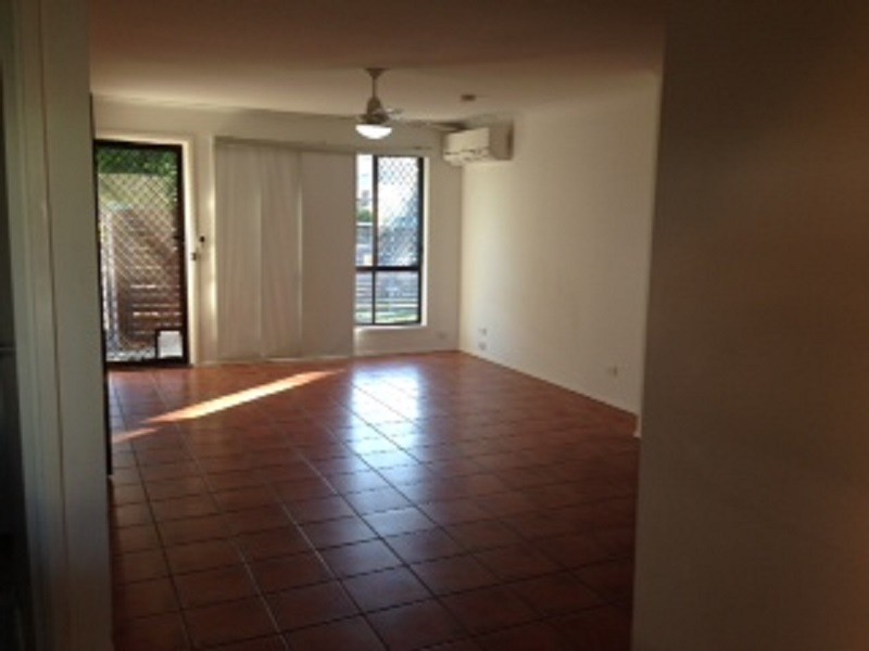 42 Kangaroo Ave, Coombabah QLD 4216