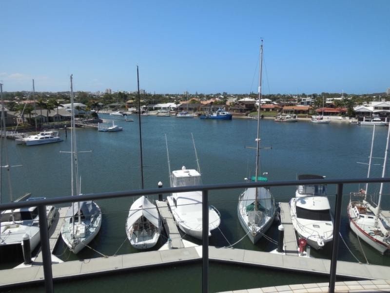 13 Nicklin Way, Minyama QLD 4575