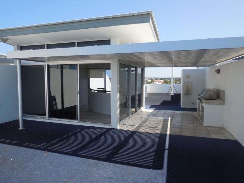 13 Nicklin Way, Minyama QLD 4575