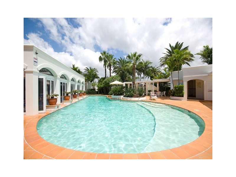 9/100 Cotlew St East, Southport QLD 4215