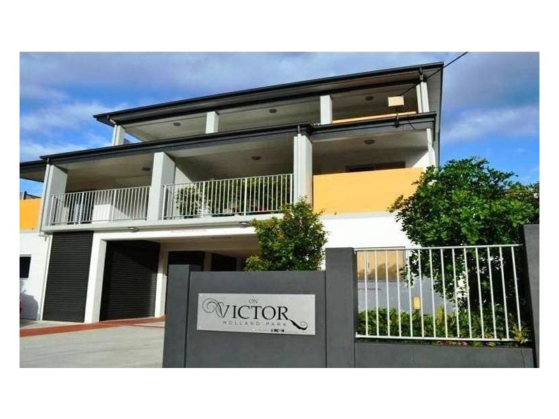 9 Victor Street, Holland Park QLD 4121