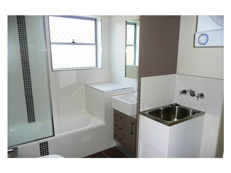 9 Victor Street, Holland Park QLD 4121