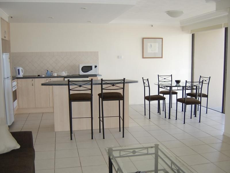 28 Northcliffe Terrace, Surfers Paradise QLD 4217