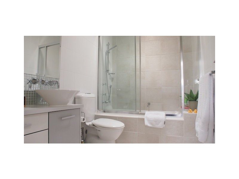 Quay South Drive, Carrara QLD 4211