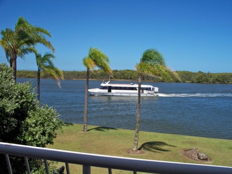 18/81 Boykambil Esp Nth, Hope Island QLD 4212