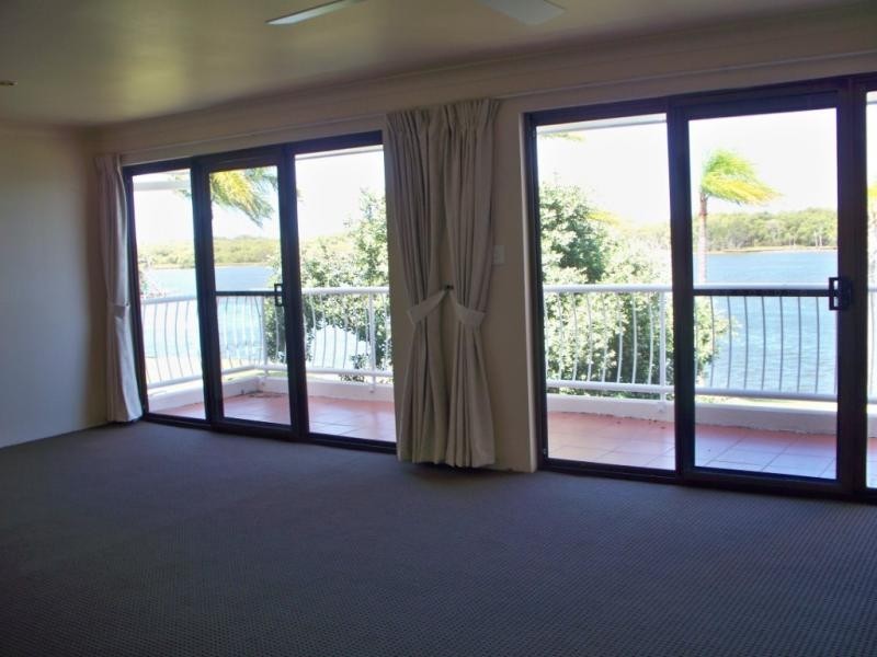 18/81 Boykambil Esp Nth, Hope Island QLD 4212