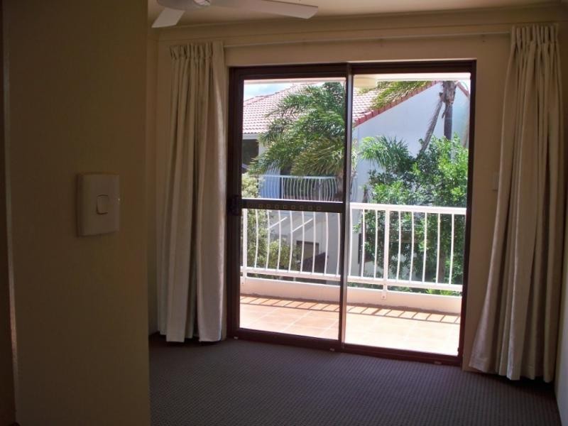18/81 Boykambil Esp Nth, Hope Island QLD 4212