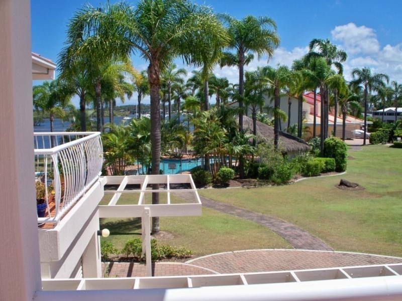 18/81 Boykambil Esp Nth, Hope Island QLD 4212