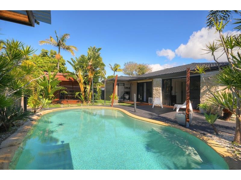 124 Savoy Drive, Broadbeach Waters QLD 4218