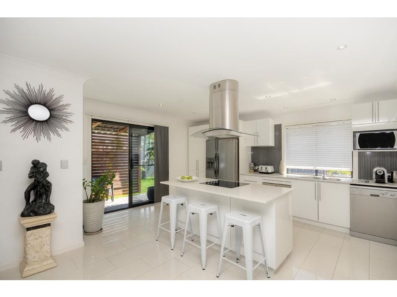 124 Savoy Drive, Broadbeach Waters QLD 4218