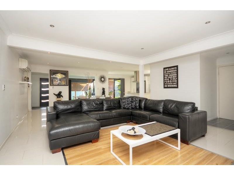 124 Savoy Drive, Broadbeach Waters QLD 4218
