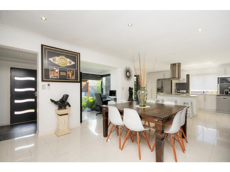 124 Savoy Drive, Broadbeach Waters QLD 4218