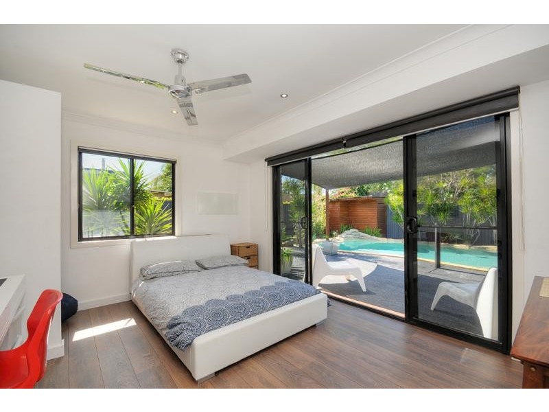 124 Savoy Drive, Broadbeach Waters QLD 4218