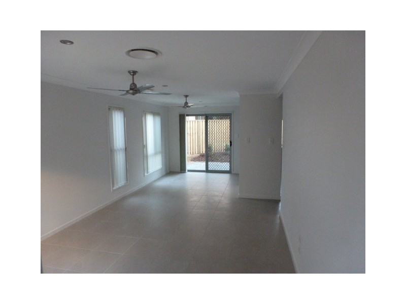 86 Carselgrove Ave, Fitzgibbon QLD 4018