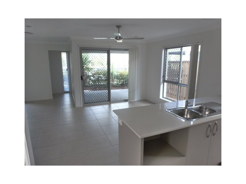 86 Carselgrove Ave, Fitzgibbon QLD 4018