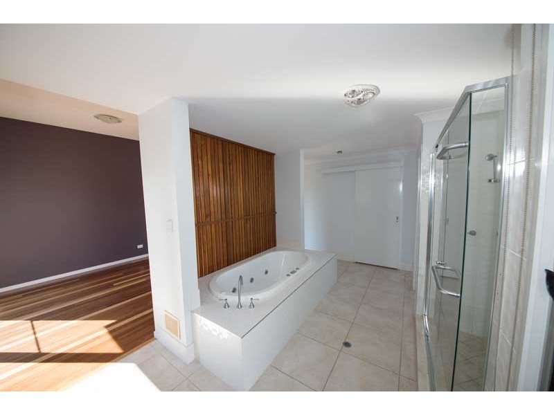 1 Tytherleigh Lane, Pelican Waters QLD 4551