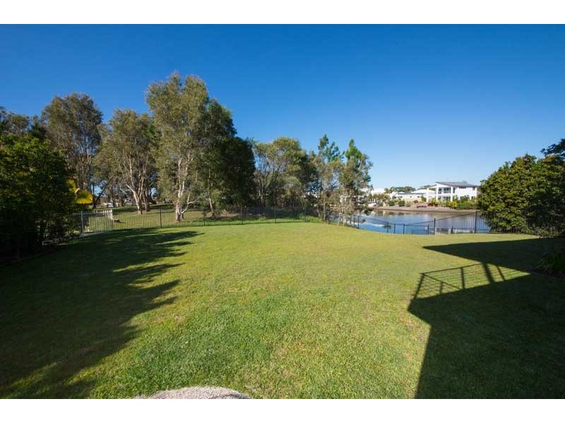 1 Tytherleigh Lane, Pelican Waters QLD 4551