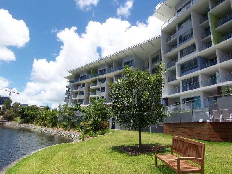 122/2 Riverwalk Ave, Robina QLD 4226