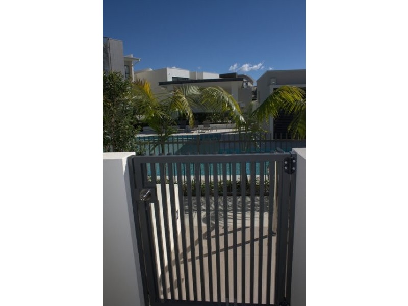 9 Moores Crescent, Varsity Lakes QLD 4227