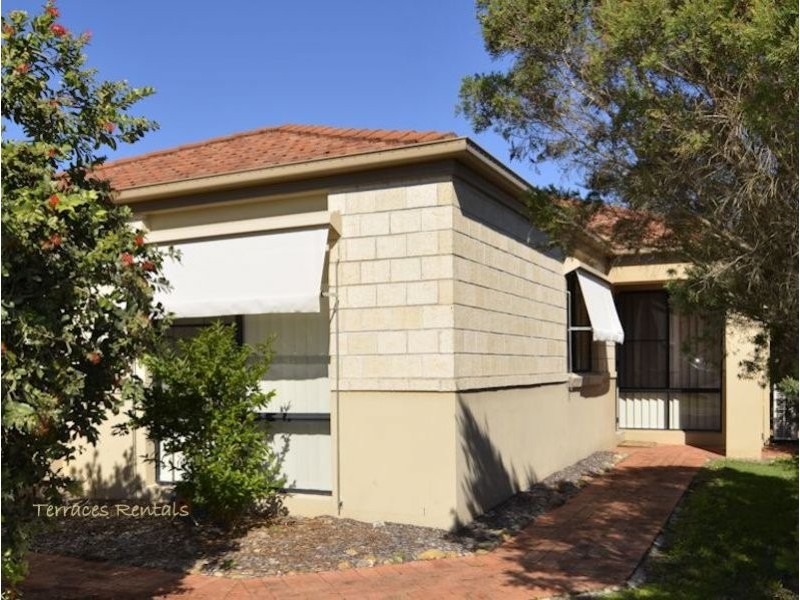 1a/24 Amsonia Court,, Arundel QLD 4214