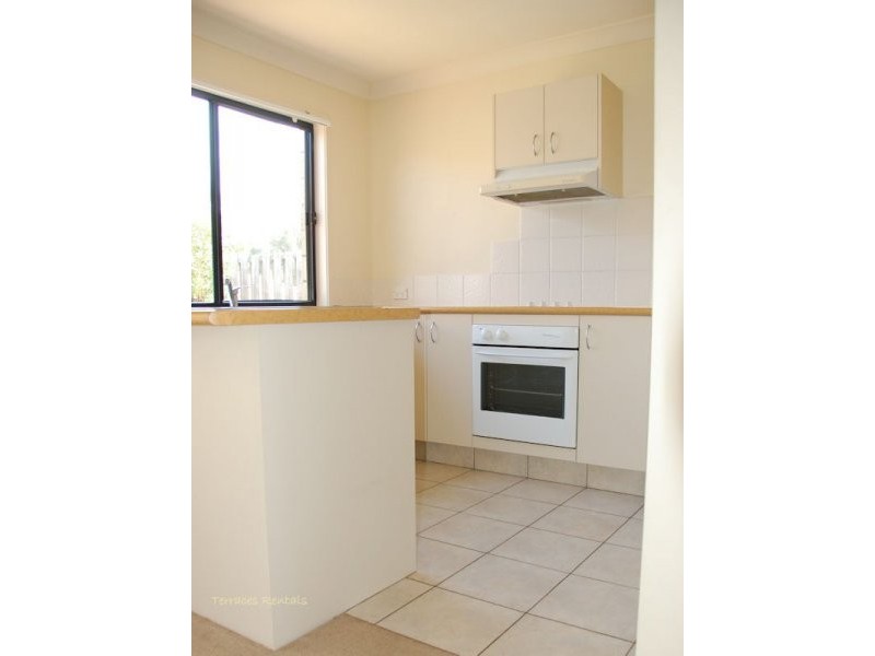 1a/24 Amsonia Court,, Arundel QLD 4214