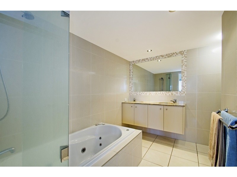 2/1 Grenada Way, Parrearra QLD 4575